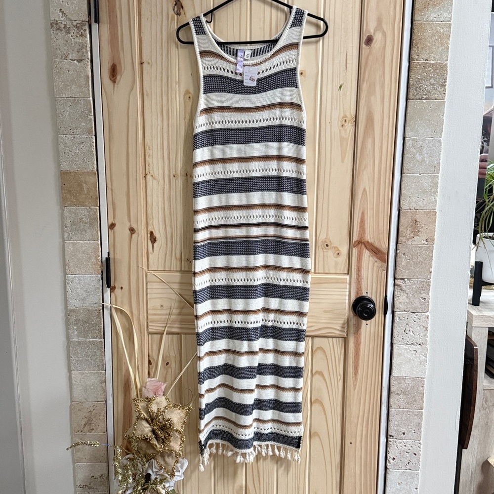 Alya sleeveless long knit dress 

BUNDLE PURCHASE MORE SAVE ON SHIPPING